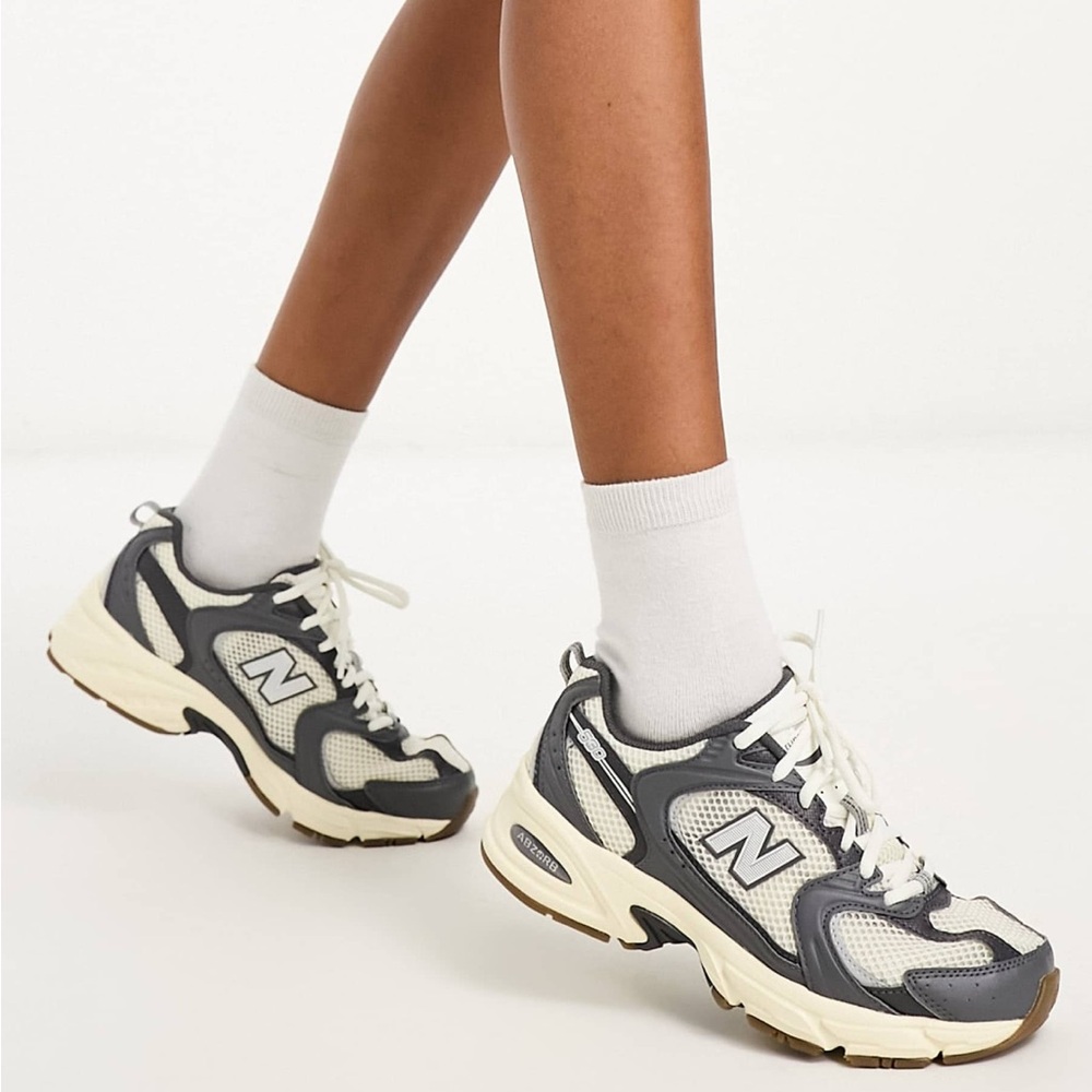 New Balance 530 | Gray & White | W 9.5